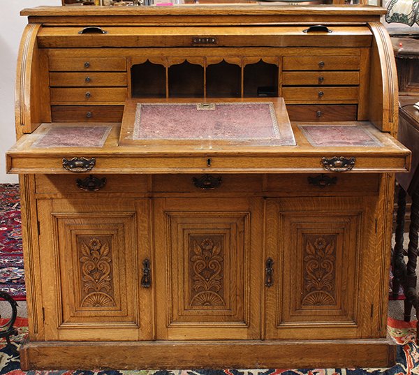 American late Victorian cylinder desk: American late Victorian cylinder desk, executed in quartersawn oak circa 1890, the sliding door opening to reveal a fitted interior, with a slide out writing surface, surmounting the three drawer case