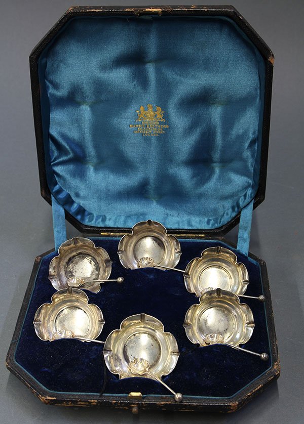 English sterling silver open salts with spoons, by Vale: (lot of 12) English sterling silver open salts with spoons, by Vale Bros & Son, Birmingham, 1892, resting in a Mappin Brothers blue velvet lined fitted box, 2.52 troy oz.