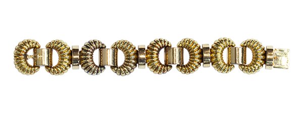 Retro 18k yellow gold bracelet: Retro 18k yellow gold braceletcomprised of alternating shell and cylinder links, measures 7", width 1", weighs 78.7 grams