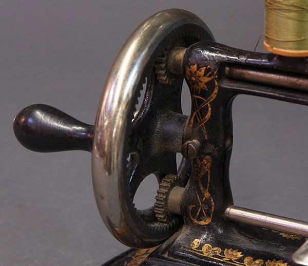 Hand crank cast iron sewing machine by Muller Lot 4204