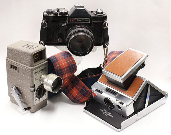 (lot of 19) Collection of camera equipment and: (lot of 19) Collection of camera equipment and accessories, including a Panasonic Palmcorder, a projector, a GAF L-CS camera, lenses, such as an Asanuma 28mm 1: 2.8, an auto focal 200mm, 1:3.5 etc.