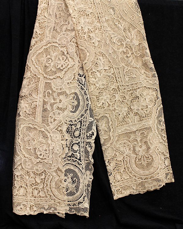 French handmade lace tablecloth: French handmade lace tablecloth, 120" x 68"