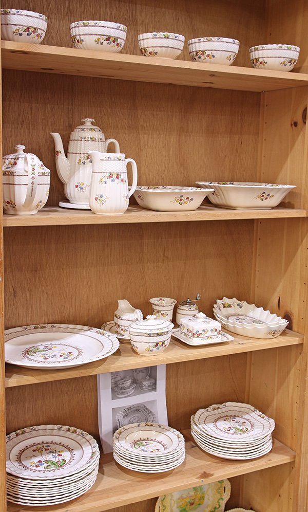 (lot of 47) Copeland Spode porcelain table service in: (lot of 47) Copeland Spode porcelain table service in "Spode's Cowslip" pattern, including eleven dinner plates; nine salad/dessert plates; eight soup bowls; four berry bowls coffee pot, teapot, pitch