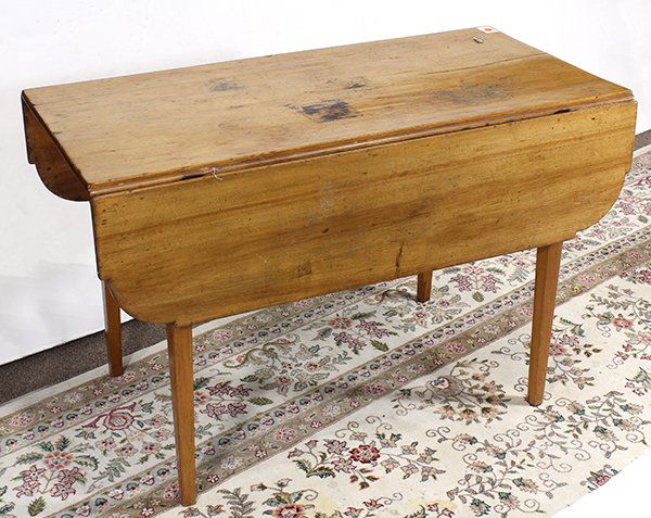 American Federal drop leaf table: American Federal drop leaf table, having a single board rectangular top flanked with two 10" shaped drops, and rising on square, tapered legs, 26.5"h x 41"w x 20"d