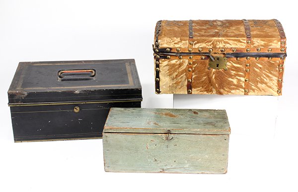 (lot of 3) Continental style boxes consisting of a: (lot of 3) Continental style boxes consisting of a partial gilt and ebonized tin example, a partial green painted example, and a hide chest accented with brass nail head trim, largest: 6.5"h x 12"w x 
