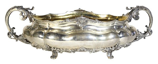 Continental .800 silver-gilt centerpiece, 87.36 trot: Continental .800 silver-gilt centerpiece, the compressed free form hammered basin detailed with lobed panels while flanked with intricately hammered acanthus scroll handles, the base accented by appli