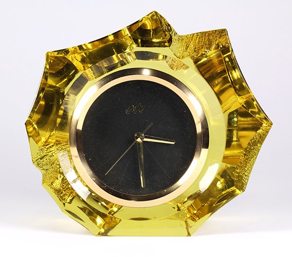 Hollywood Regency crystal table clock by Hoya: Hollywood Regency crystal table clock by Hoya, executed in citrine textured and polished crystal, of geode form, the dial with stick markers, 8"h x 9"w x 3.5"d