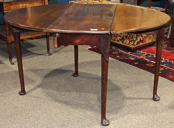 Federal mahogany drop leaf table: Federal mahogany drop leaf table, early 19th century, the rectangular top flanked with shaped drops, above tapered legs terminating on paw feet, 28.5"h x 41"w x 17"d. Provenance: Property from the col