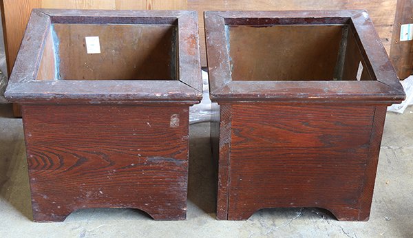 Pair of Chinese style planters, each having a tin lined: Pair of Chinese style planters, each having a tin lined interior, and rising on bracket feet, 14.5"h x 16"dia. Provenance: From the Pittsburgh, PA estate of Richard Mellon Scaife
