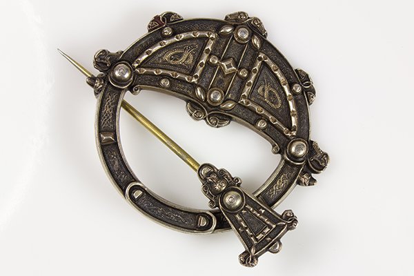 Waterhouse Dublin 19th century silver tara brooch: Waterhouse Dublin 19th century silver tara brooch a silver Celtic tara brooch in fine detail, signed Waterhouse Dublin, diameter approximately 3", weighs 73.3 grams