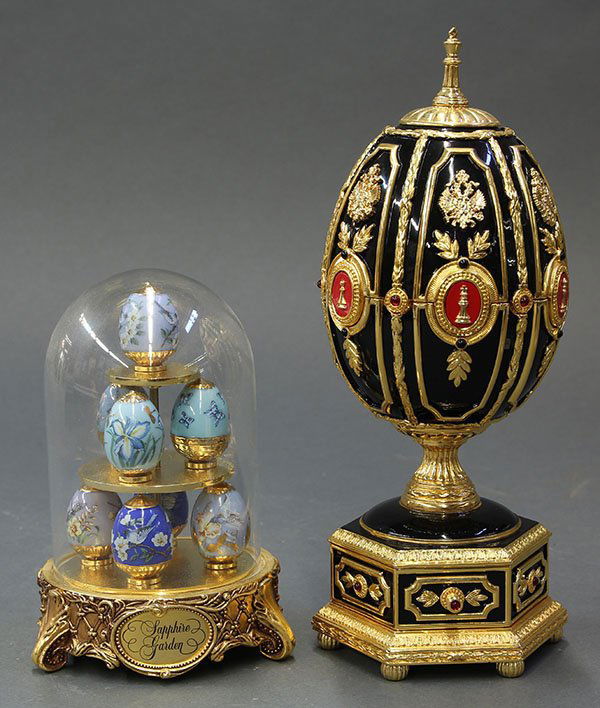 (lot of 2) Fabrege style egg decoratives: (lot of 2) Fabrege style egg decoratives, comprising The Franklin Mint's "The Imperial Jeweled Egg" chess set which opens to reveal a miniature chess board, and the "Sapphire Garden" which contains ha