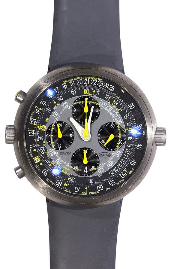 Gentleman's Ikepod Megapode GMT chronograph titanium (1 of 3)