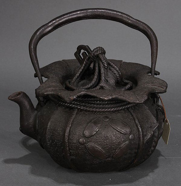 Japanese Testsubin Iron Kettle, 19c (1 of 6)