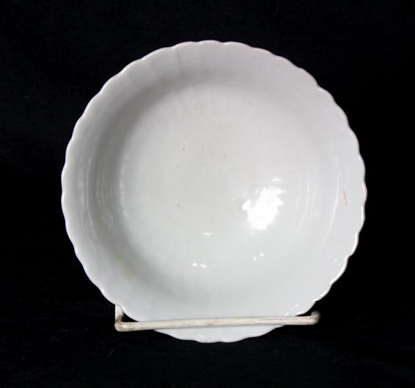 Chinese Shufu Foliate Rim Bowl (1 of 4)