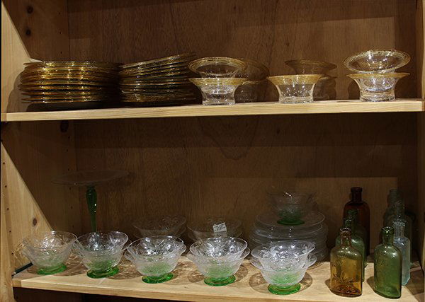 (lot of approximately 89) Collection of Moderne art (1 of 2)