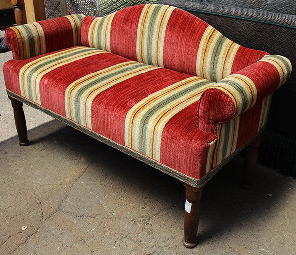 Classical style window seat (1 of 1)