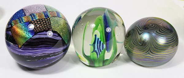 (lot of 10) Art glass paperweights, one having aquarium (1 of 2)