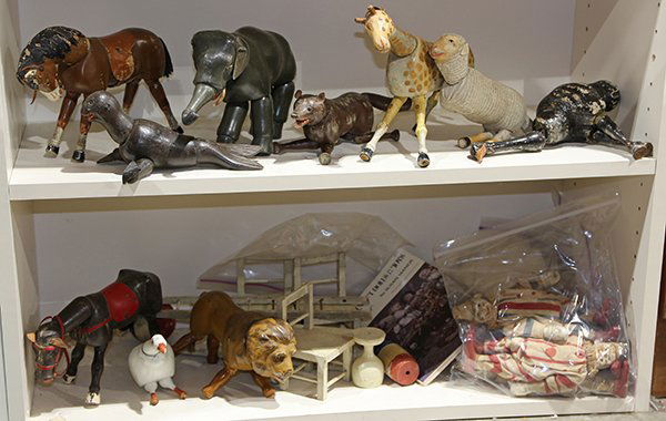 (lot of 26) Schoenhut Humpty Dumpty Circus tent with (1 of 1)