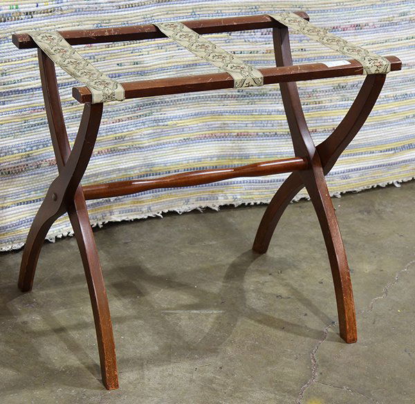 (Lot of 4) English style tole decorated waste basket, (1 of 4)