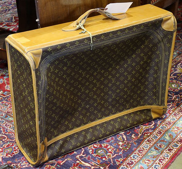 Louis Vuitton soft shell suitcase (1 of 1)