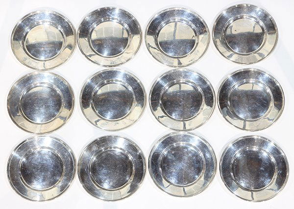American sterling silver bread & butter plates of: (lot of 12) American sterling silver bread & butter plates of traditional style with polished surfaces, 6"diam.; 30.01 tory oz.