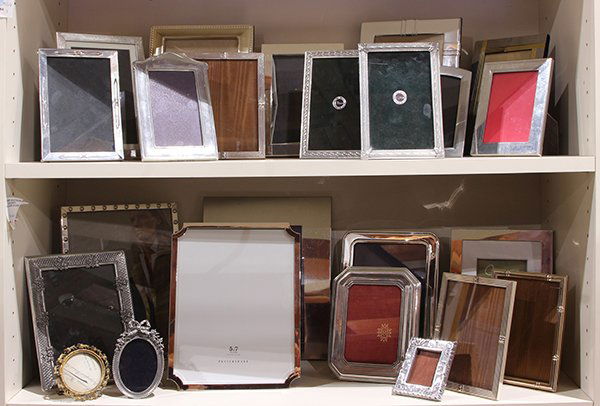 (lot of approx 80) Associated vintage and modern photo (1 of 3)