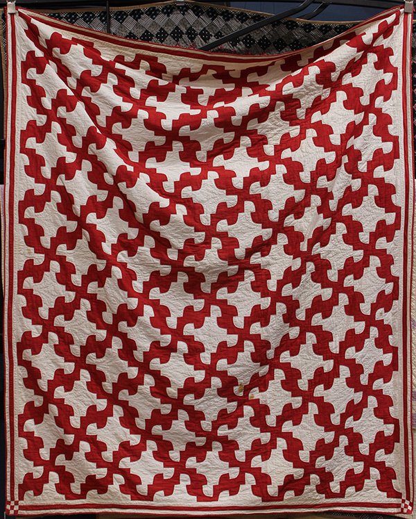 Drunkard's Path patchwork quilt, circa 1900, summer (1 of 2)