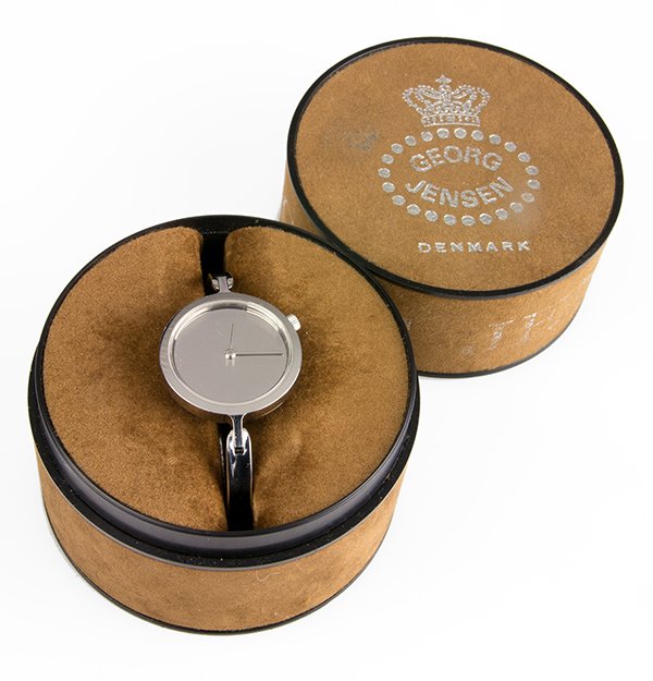 Georg Jensen Vivianna Turun Bulou-Hube bangle: Georg Jensen Vivianna Turun Bulou-Hube bangle wristwatch Dial: round, mirrored finish, baton hands, Movement: 7 jewel quartz 955 031 G Walther & Cie, Gevena, Case: round, four screw back, 26 mm, insid