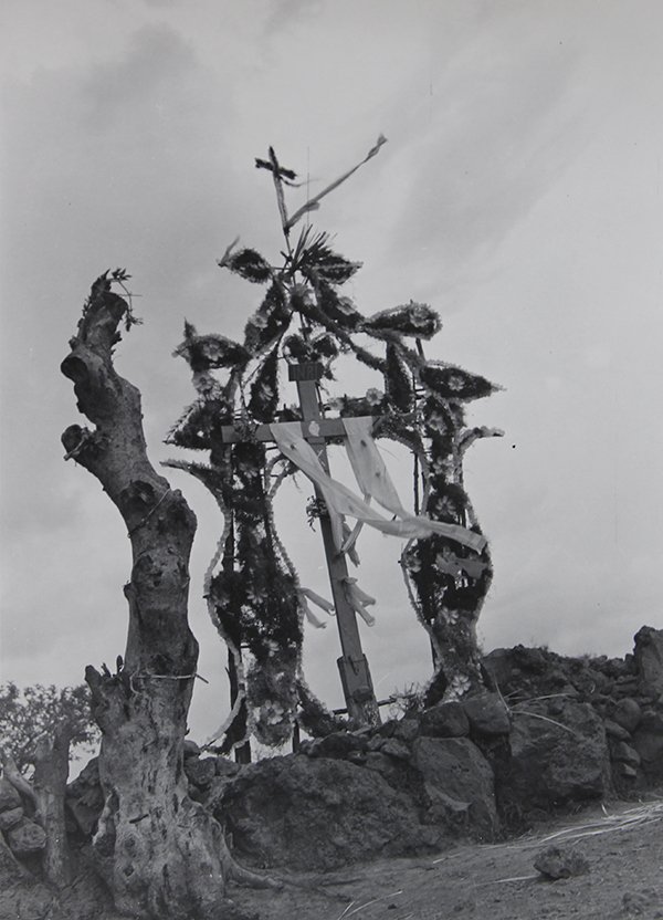 Photograph, Manuel Alvarez-Bravo: Manuel Alvarez-Bravo (Mexican, 1902-2002), "Cruce de Chalma," 1942, gelatin silver print, pencil signed verso, image: 9.5"h x 6.75"w, sheet: 10"h x 8"w. Provenance: The Art Institute of Chicago (Chica