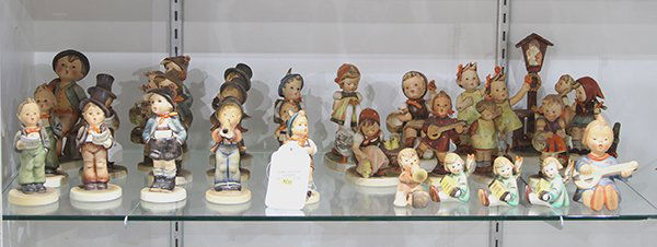 (lot of 30) Hummel TMK 1 "Just Resting," together with (1 of 1)