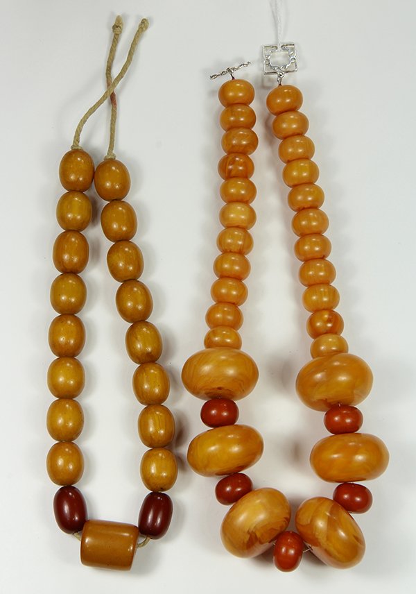 (lot of 2) Collection of phenolic resin trade bead (1 of 1)