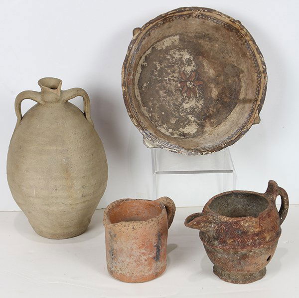 (lot of 4) Pre-Columbian style pottery vessels (1 of 2)