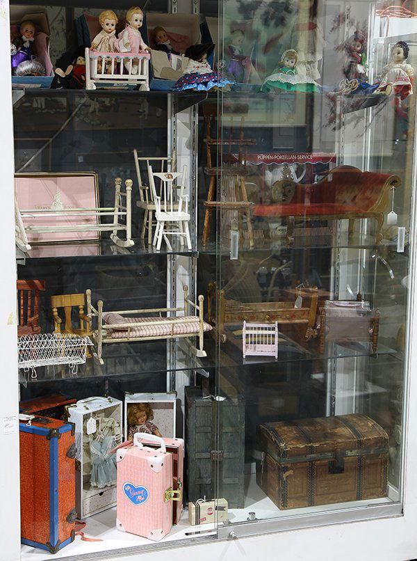 (lot of 33) One case of associated dolls and doll (1 of 1)