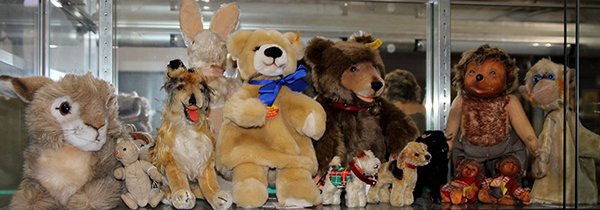 (lot of 28) Two shelves of Steiff and Steiff style (1 of 2)