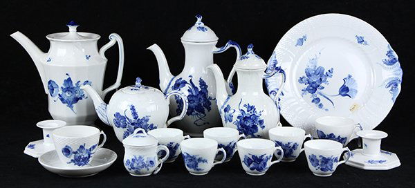 (lot of 16) Royal Copenhagen partial dinner service, in (1 of 4)