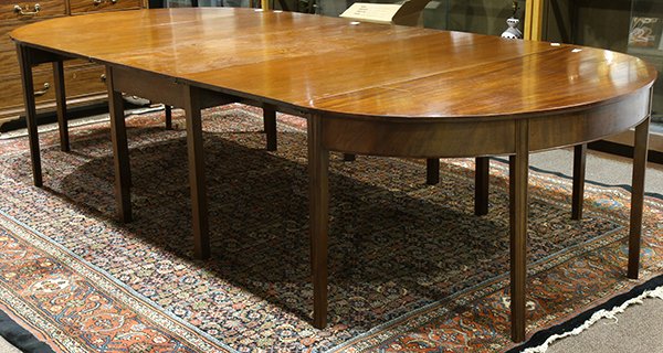 Federal style mahogany dining table (1 of 3)