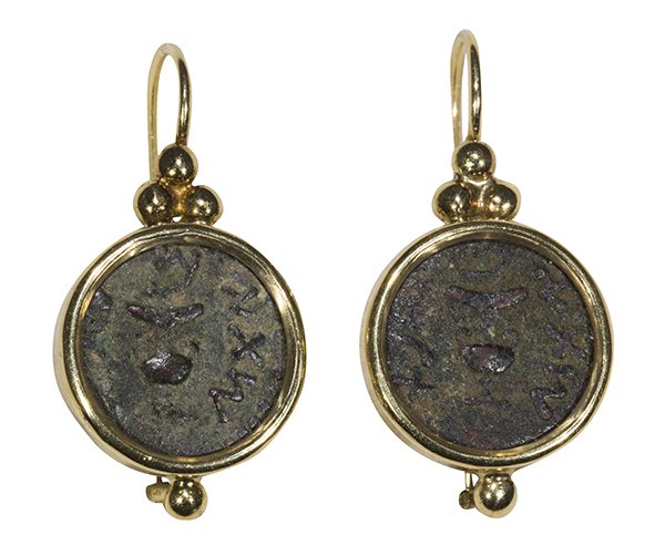 Pair of ancient Israel coin and 18k yellow gold earring (1 of 3)