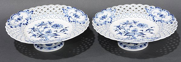 (Lot of 2) Meissen porcelain, "Blue Onion" pattern (1 of 2)