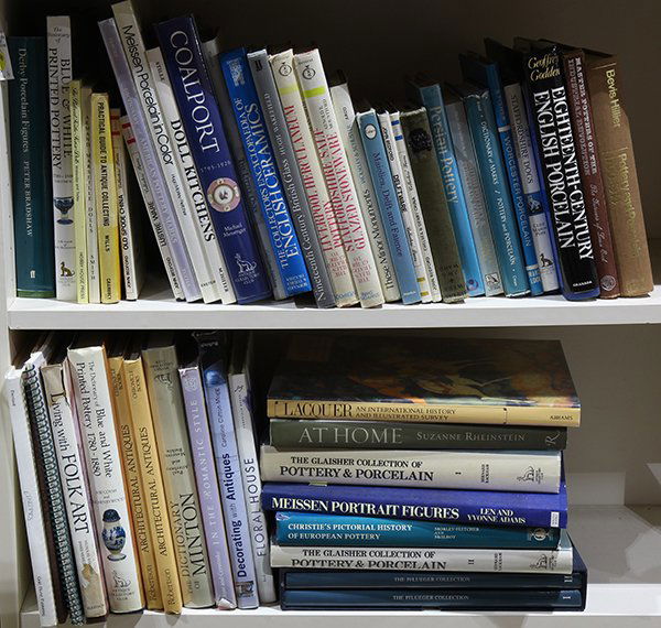 (lot of approx 48) Porcelain and pottery. Volumes (1 of 1)