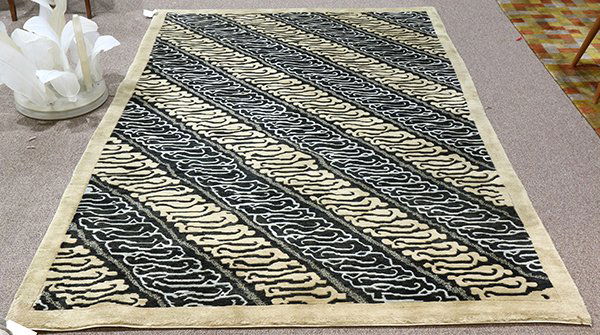 Modern Nepalese wool carpet (1 of 3)