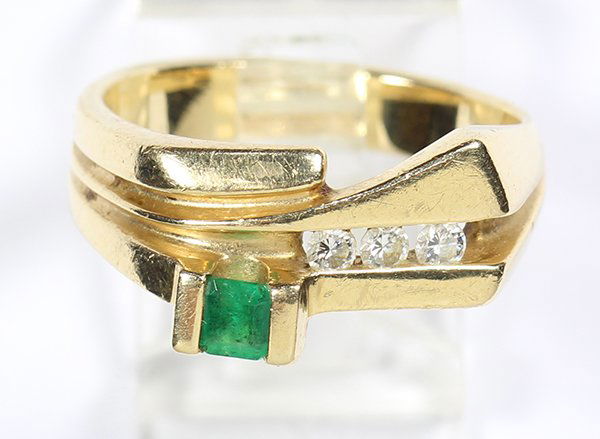 Emerald, diamond and 14k yellow gold ring (1 of 4)