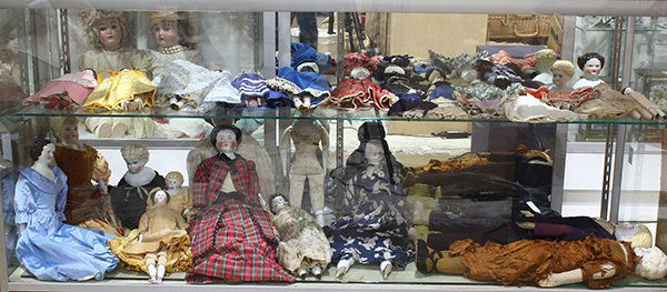 Victorian China head doll group (1 of 1)