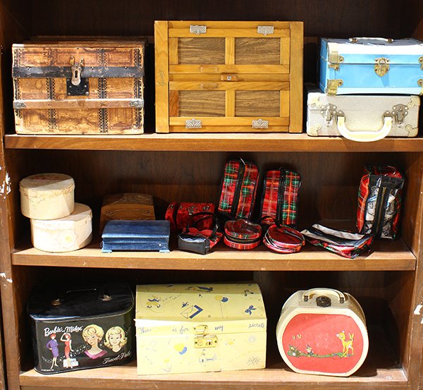 (lot of approximately 19) Collection of children's (1 of 1)