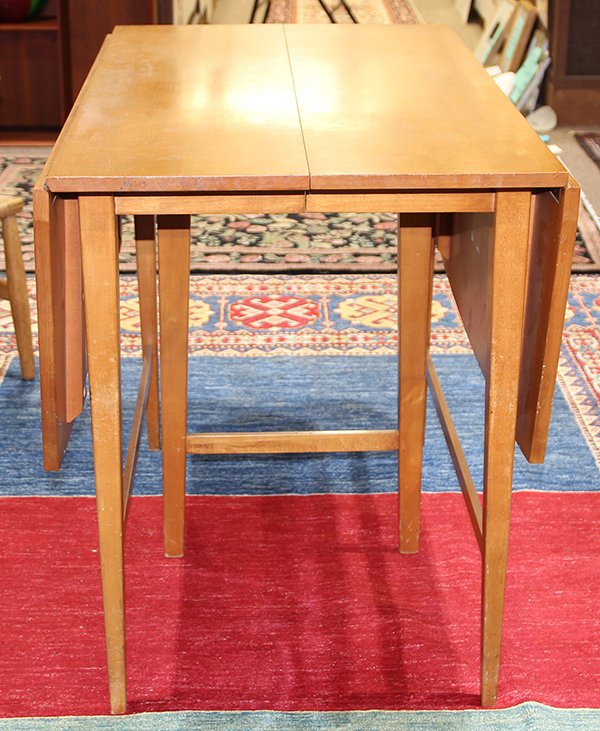 Mid-Century Modern Paul McCobb for Planner Group maple: Mid-Century Modern Paul McCobb for Planner Group maple drop leaf table, the shaped top having three 12"l leaves, and rising on tapered legs, label to underside, 28.5"h x 23"w x 40"d (closed)