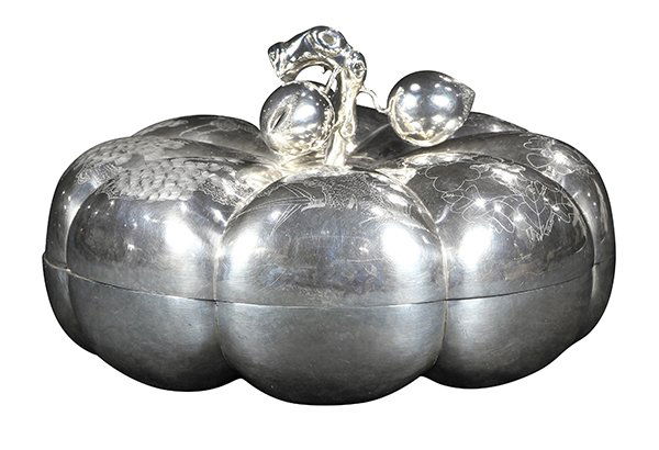 Chinese Export silver modernist covered sweetmeat box: Chinese Export silver modernist covered sweetmeat box by Feng Xiang, Tiestin, China, circa 1890, the stylized pumpkin having a lid surmounted by sculpted peaches and decorated with incised songbirds,