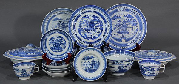 Chinese Blue and White Export Porcelain (1 of 5)