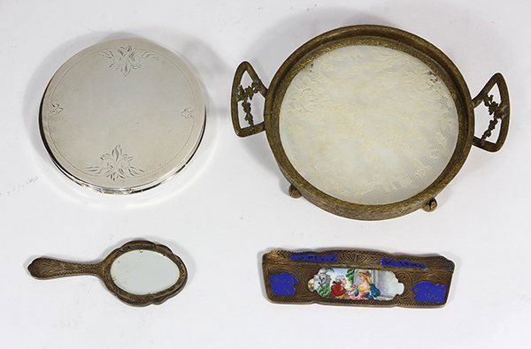 (lot of 4) Continental table articles consisting of (1 of 2)