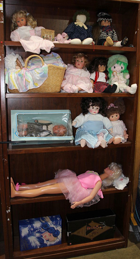 (lot of 15) Doll group including contemporary artist's (1 of 4)