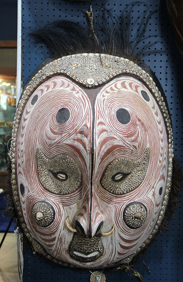 Sepik River style, Papua New Guinea large face mask (1 of 4)