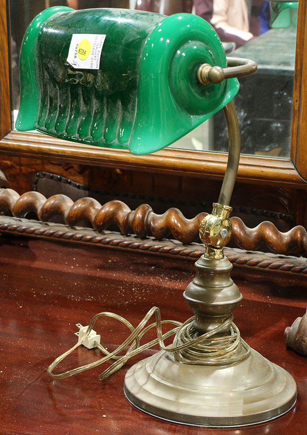 Victorian style brass student's lamp, the single light (1 of 1)